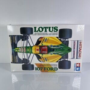 Tamiya | 1:20 | Formula 1 | Hakkinen - Herbert | 1993 Lotus-Ford 107 F1 Kit Gift